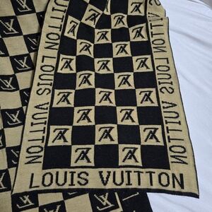 Fashionable Damier Wool Scarf